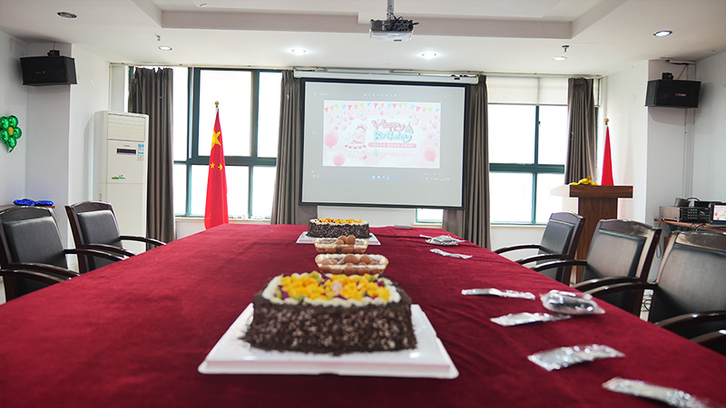 以报答本：2121非凡锅炉照常进行5月份员工生日会，，，，，，，诠释企业温馨文化！